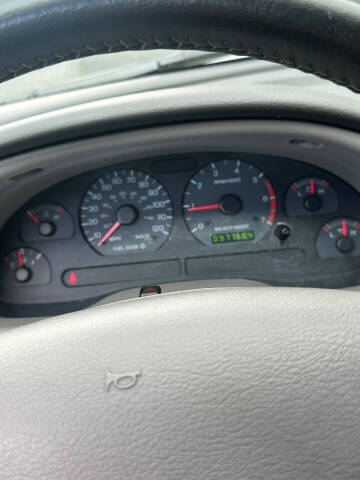 2004 Ford Mustang Deluxe
