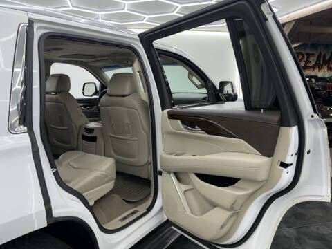 2017 Cadillac Escalade Luxury