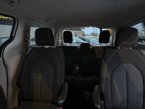 2024 Chrysler Voyager LX