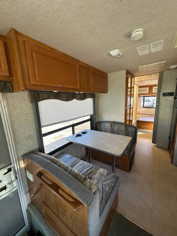 2004 Fleetwood RV FIESTA 31H