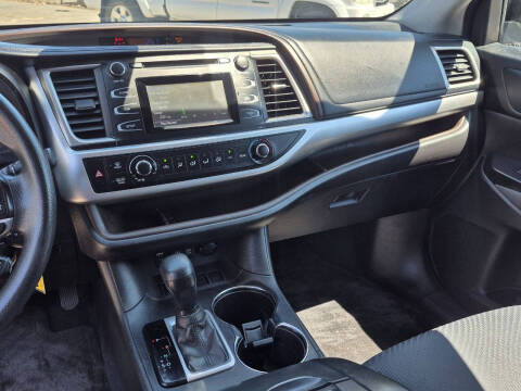 2017 Toyota Highlander LE