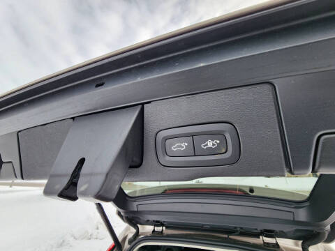 2025 Volvo XC60 B5 Core Dark Theme