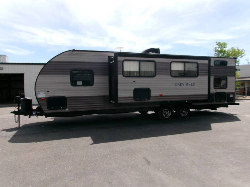 2018 Forest River Cherokee Grey Wolf 26dbh