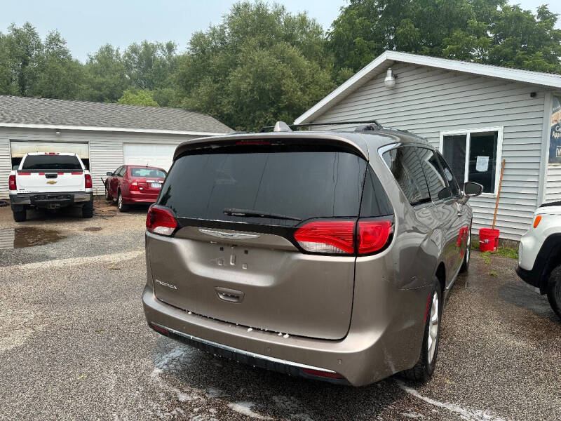 2017 Chrysler Pacifica Touring-L Plus