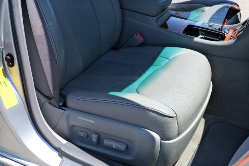 2004 Lexus LS 430