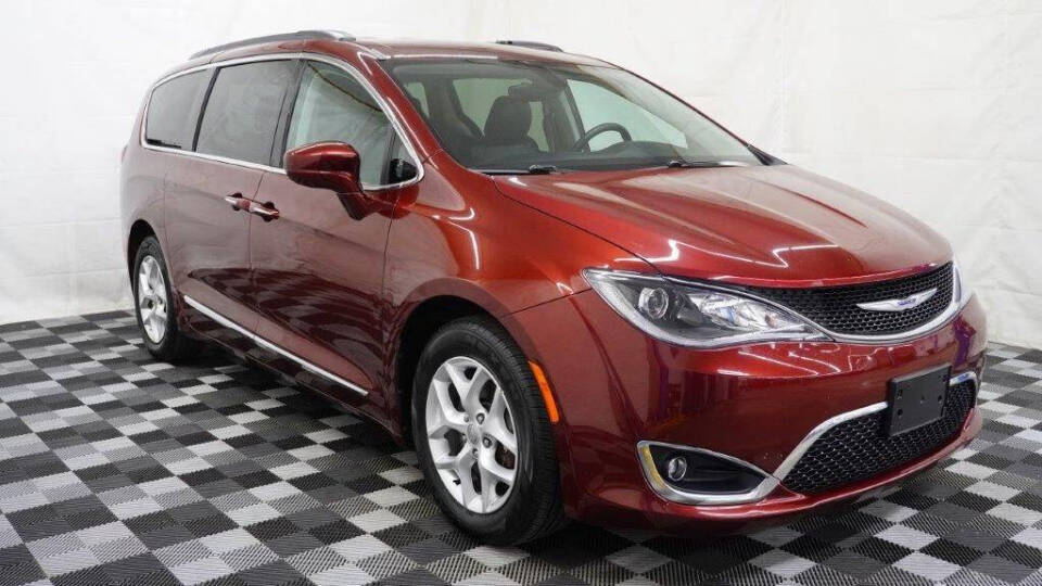 2017 Chrysler Pacifica for sale at AH Ride In Pride Auto Group LLC in Barberton, OH