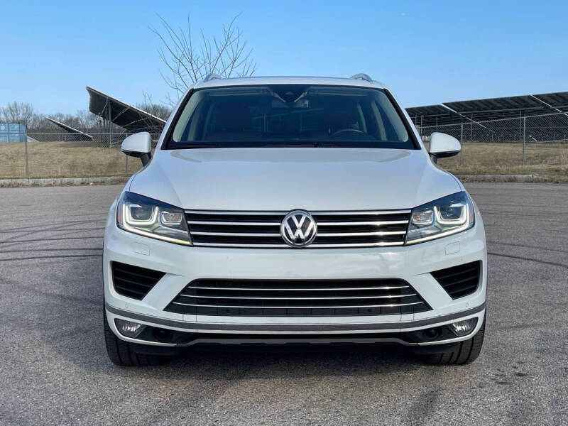 2016 Volkswagen Touareg VR6 Lux