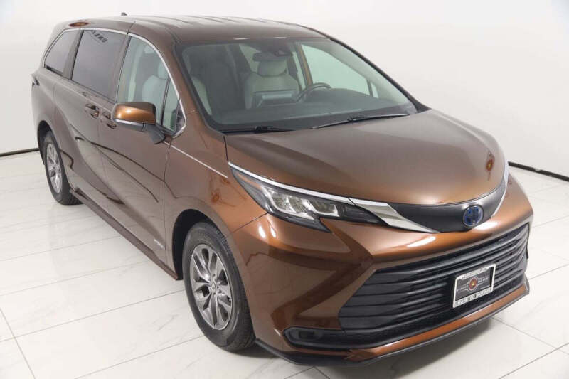 2021 Toyota Sienna LE 8-Passenger