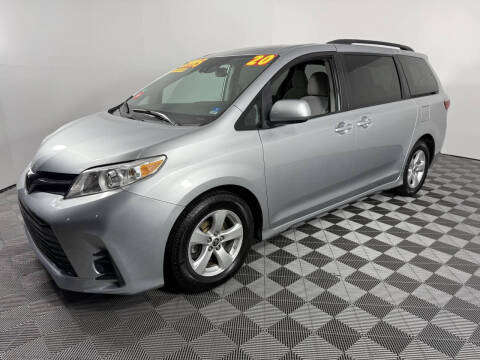 2020 Toyota Sienna LE Mobility 7-Passenger