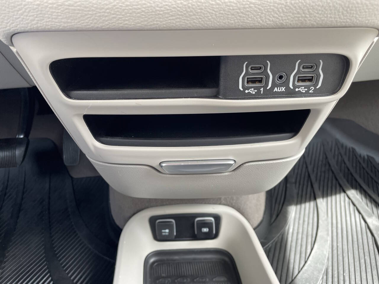 2021 Chrysler Pacifica Touring L photo 23