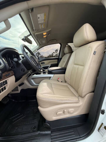 2017 Nissan Titan SV