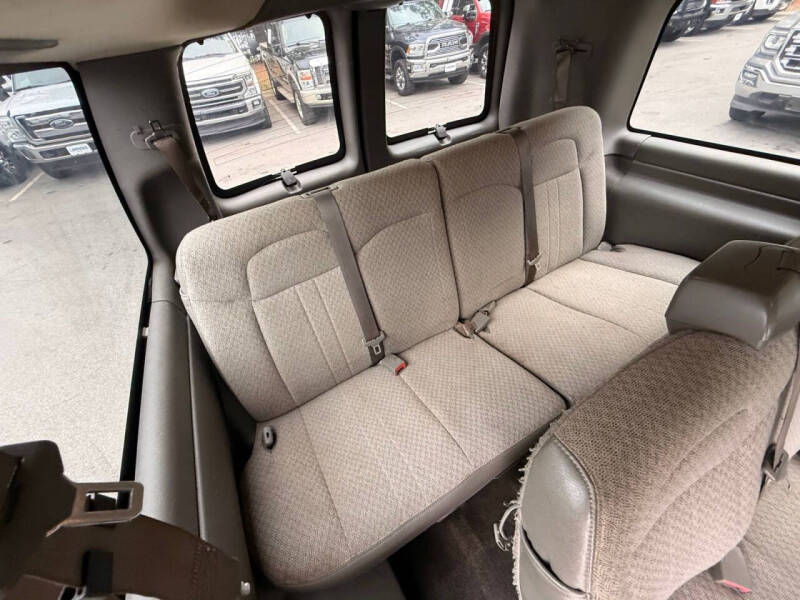 2017 GMC Savana LT 2500
