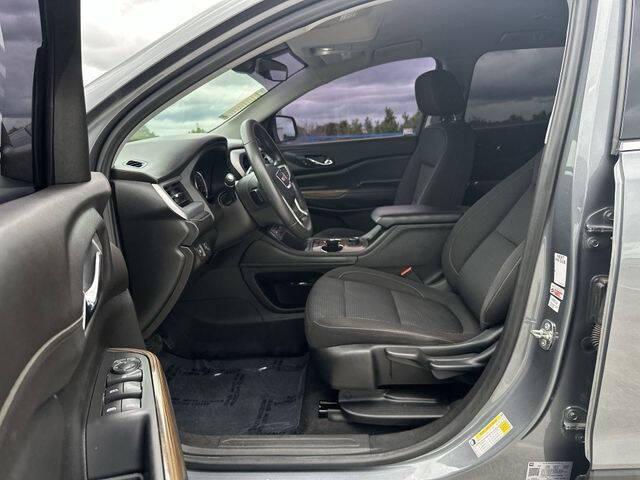 2022 GMC Acadia SLE