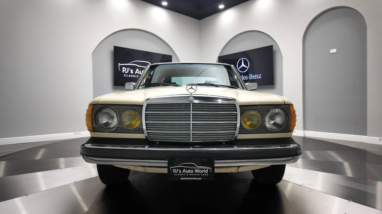 1983 Mercedes-Benz 240-Class 9