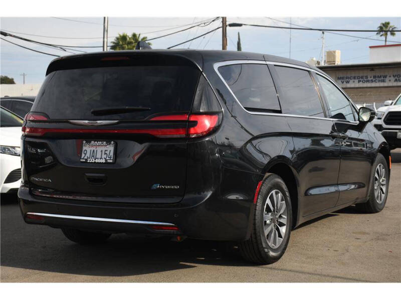 2024 Chrysler Pacifica Plug-In Hybrid Select