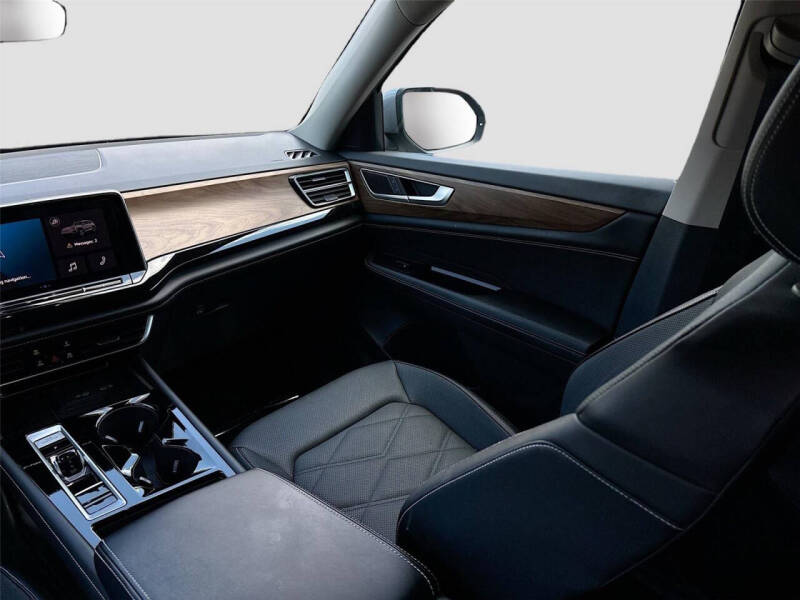2025 Volkswagen Atlas SE