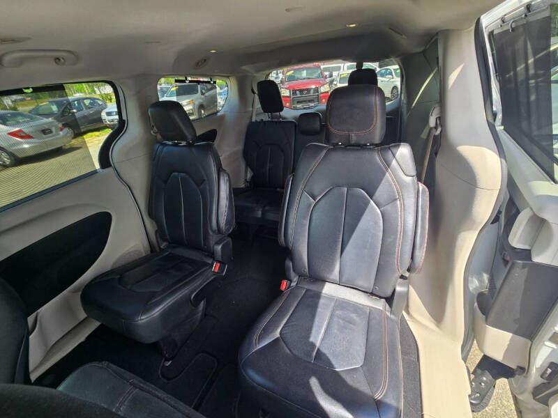 2017 Chrysler Pacifica Touring-L