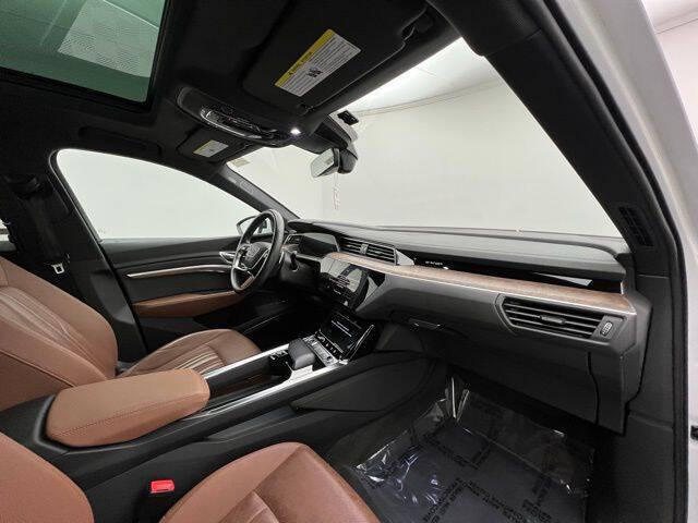 2021 Audi e-tron quattro Premium Plus