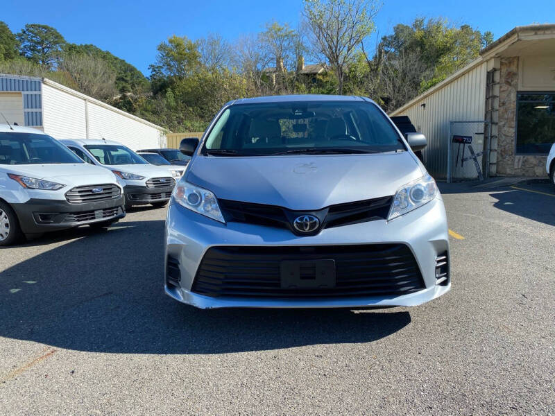 2018 Toyota Sienna L photo 8