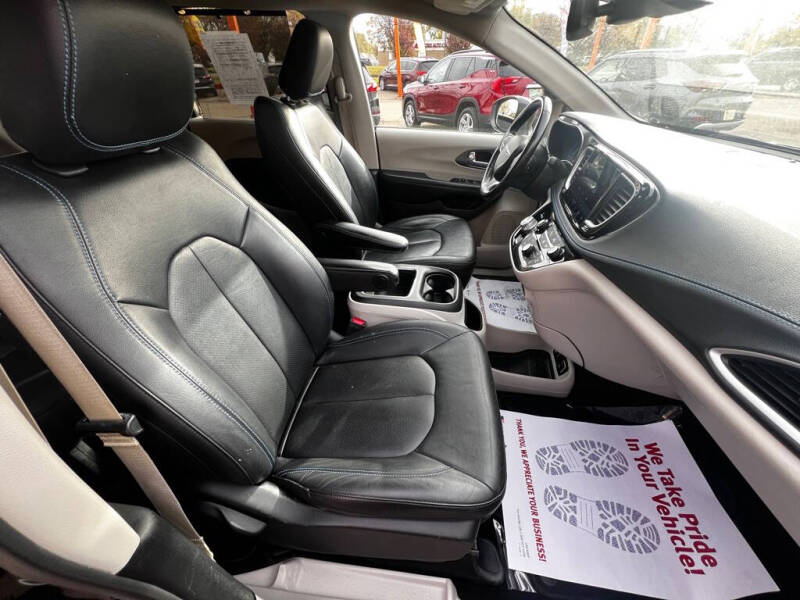 2021 Chrysler Pacifica Touring L