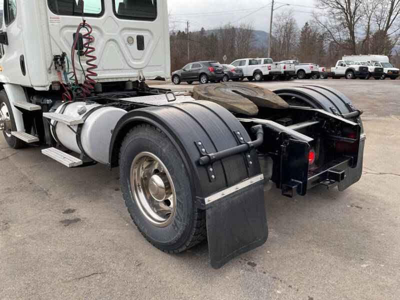 2016 Freightliner Cascadia