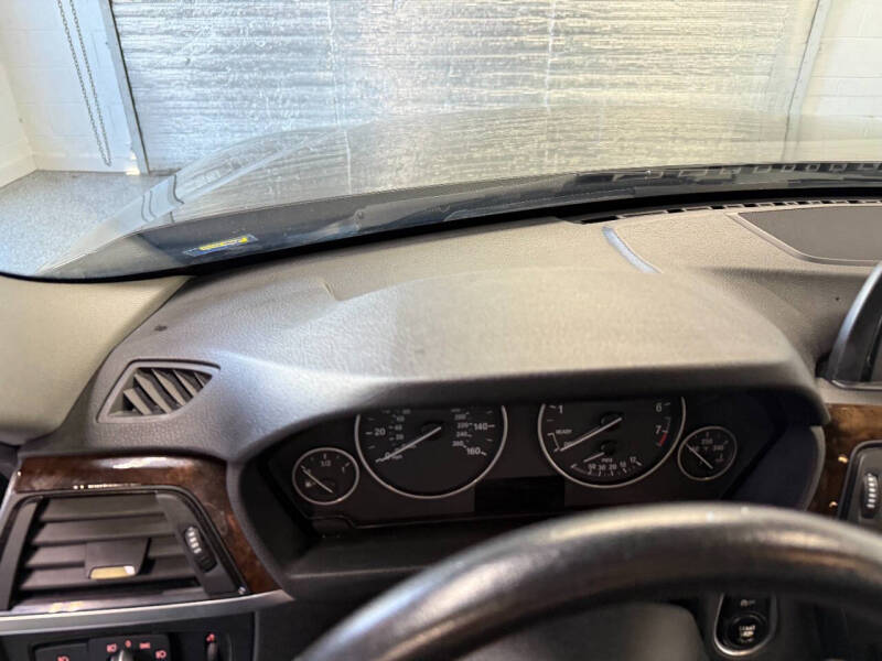 2014 BMW 3 Series 320i