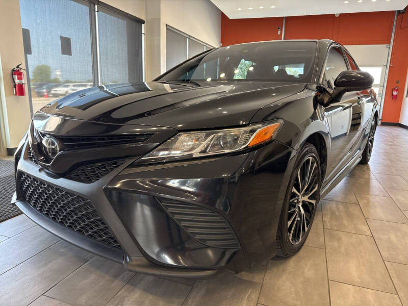 2020 Toyota Camry SE's photo
