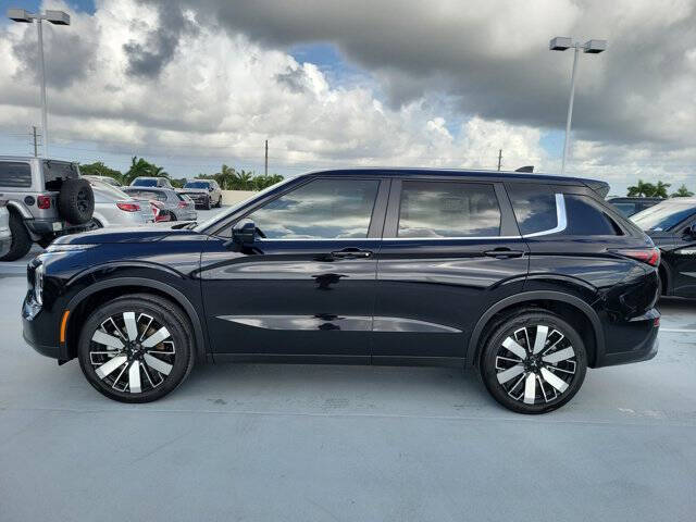 2025 Mitsubishi Outlander SE