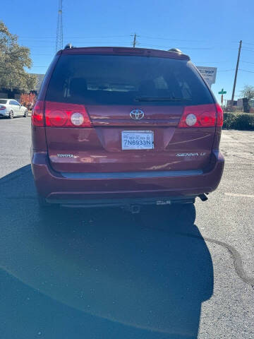 2010 Toyota Sienna LE 7-Passenger