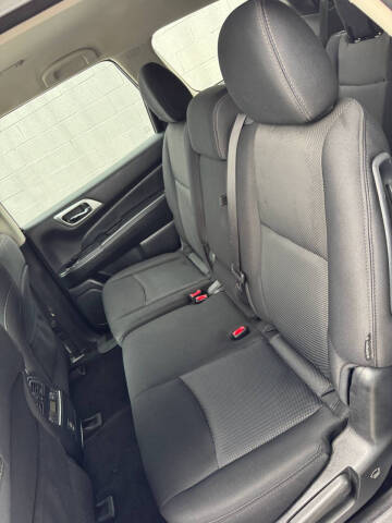 2018 Nissan Pathfinder SV