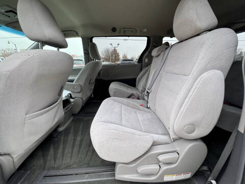 2016 Toyota Sienna LE 8-Passenger
