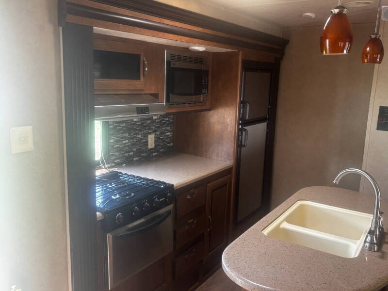 2017 Forest River 31 BKIS Wildwood
