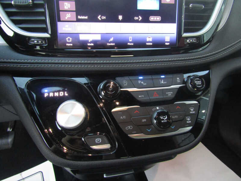 2024 Chrysler Pacifica Touring