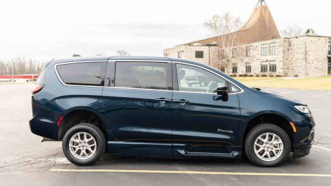 2024 Chrysler Pacifica Touring