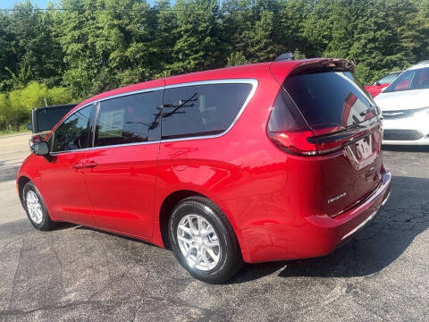 2026 Chrysler Pacifica Select