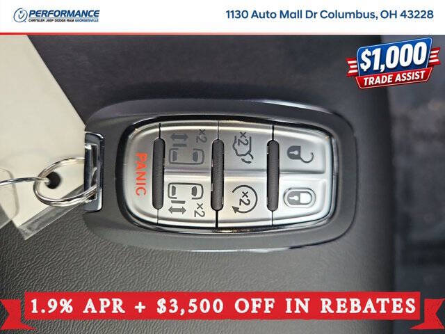 2026 Chrysler Pacifica Select