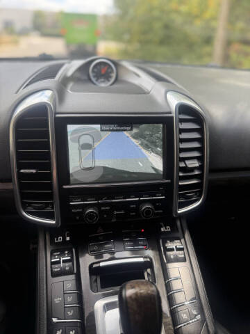 2013 Porsche Cayenne GTS