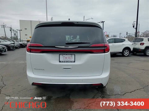 2025 Chrysler Pacifica Select