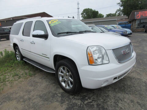 2010 GMC Yukon XL for sale at Fox River Motors, Inc in Green Bay WI