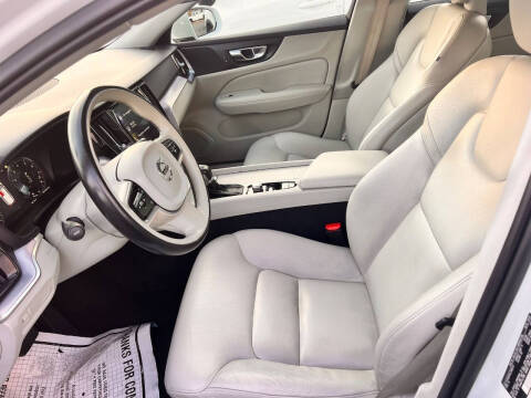 2020 Volvo V60 T5 Momentum