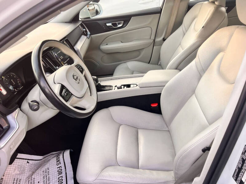 2020 Volvo V60 T5 Momentum