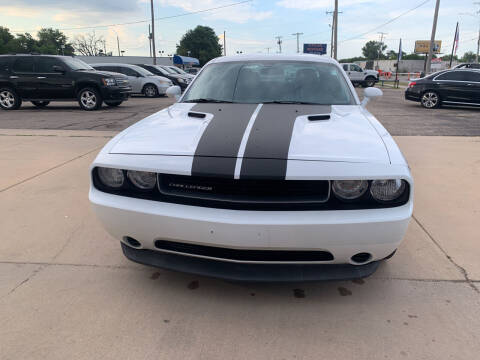 2013 Dodge Challenger SXT Plus