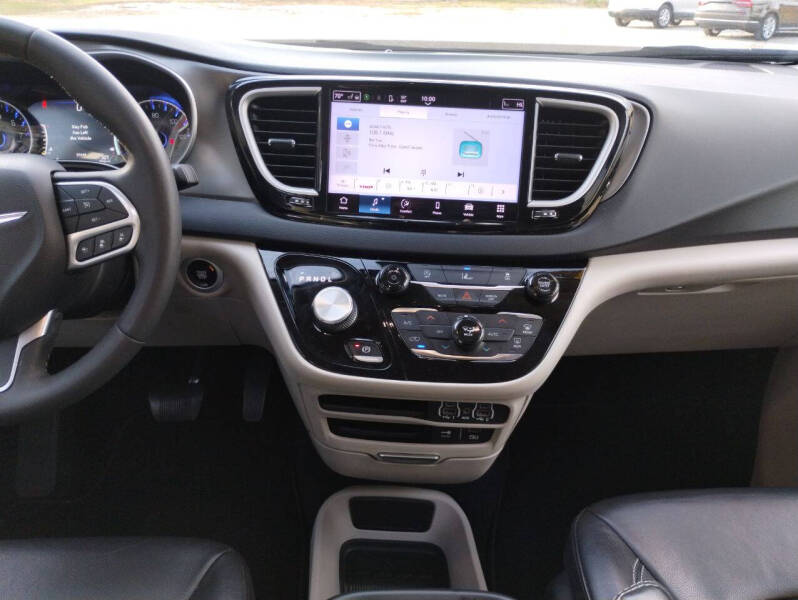 2022 Chrysler Pacifica Touring L