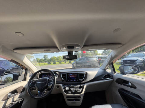 2017 Chrysler Pacifica Touring-L Plus