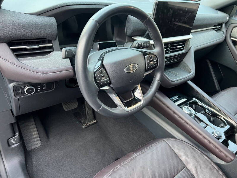 2025 Ford Explorer Platinum