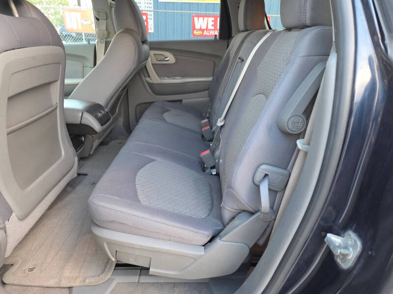 2011 Chevrolet Traverse LS