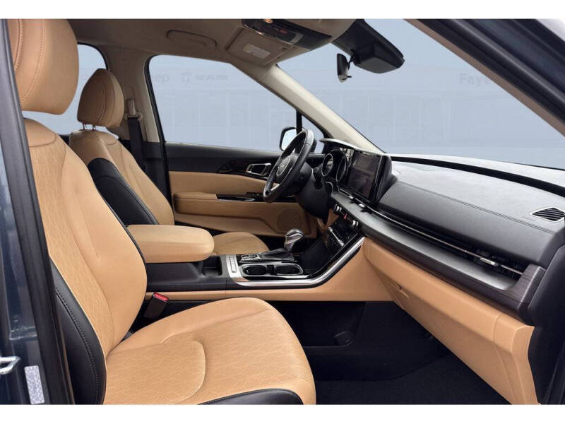 2024 Kia Carnival EX