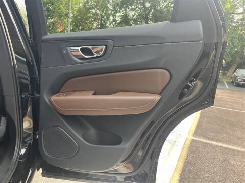 2023 Volvo XC60 B5 Plus Dark Theme