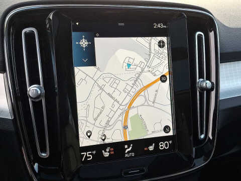 2022 Volvo XC40 T5 Momentum