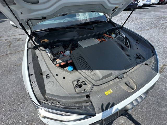 2023 Audi e-tron quattro Premium Plus